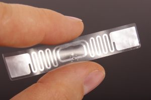 Radio frequency identification transponder with antenna high integrated on the smart label.